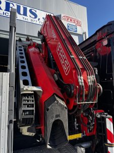 Mercedes-Benz Arocs 2635 6×2 con grúa Fassi F295A.2.26 — fotografía