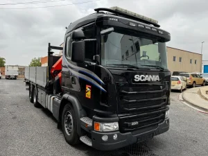 Scania G490 con grúa Palfinger PK 270002 — fotografía