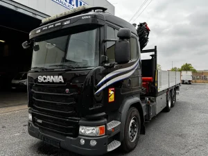 Scania G490 con grúa Palfinger PK 270002 — fotografía