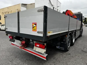 Scania G490 con grúa Palfinger PK 270002 — fotografía