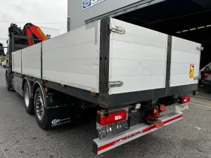 Scania G490 con grúa Palfinger PK 270002 — fotografía