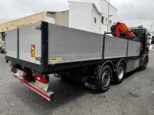 Scania G490 con grúa Palfinger PK 270002 — fotografía
