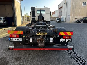 Volvo FM 450 4×2 con equipo de gancho Palfinger de 15 t — fotografía