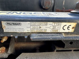 Volvo FM 450 4×2 con equipo de gancho Palfinger de 15 t — fotografía