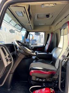 Volvo FM 450 4×2 con equipo de gancho Palfinger de 15 t — fotografía