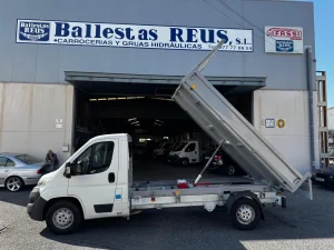 Citroën Jumper con caja basculante elevada, vista lateral