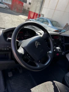 Interior y puesto de conducción del Citroën Jumper
