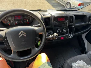 Salpicadero y cambio manual del Citroën Jumper